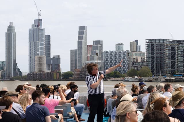 Architecture on the Thames boat tour central evening tour poster