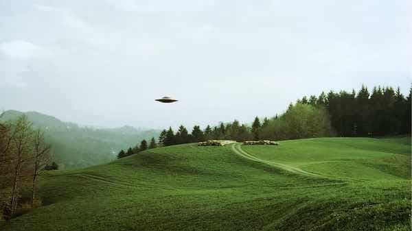 The Finder and The Moon: Real UFOs captured on film Mark Pilkington poster